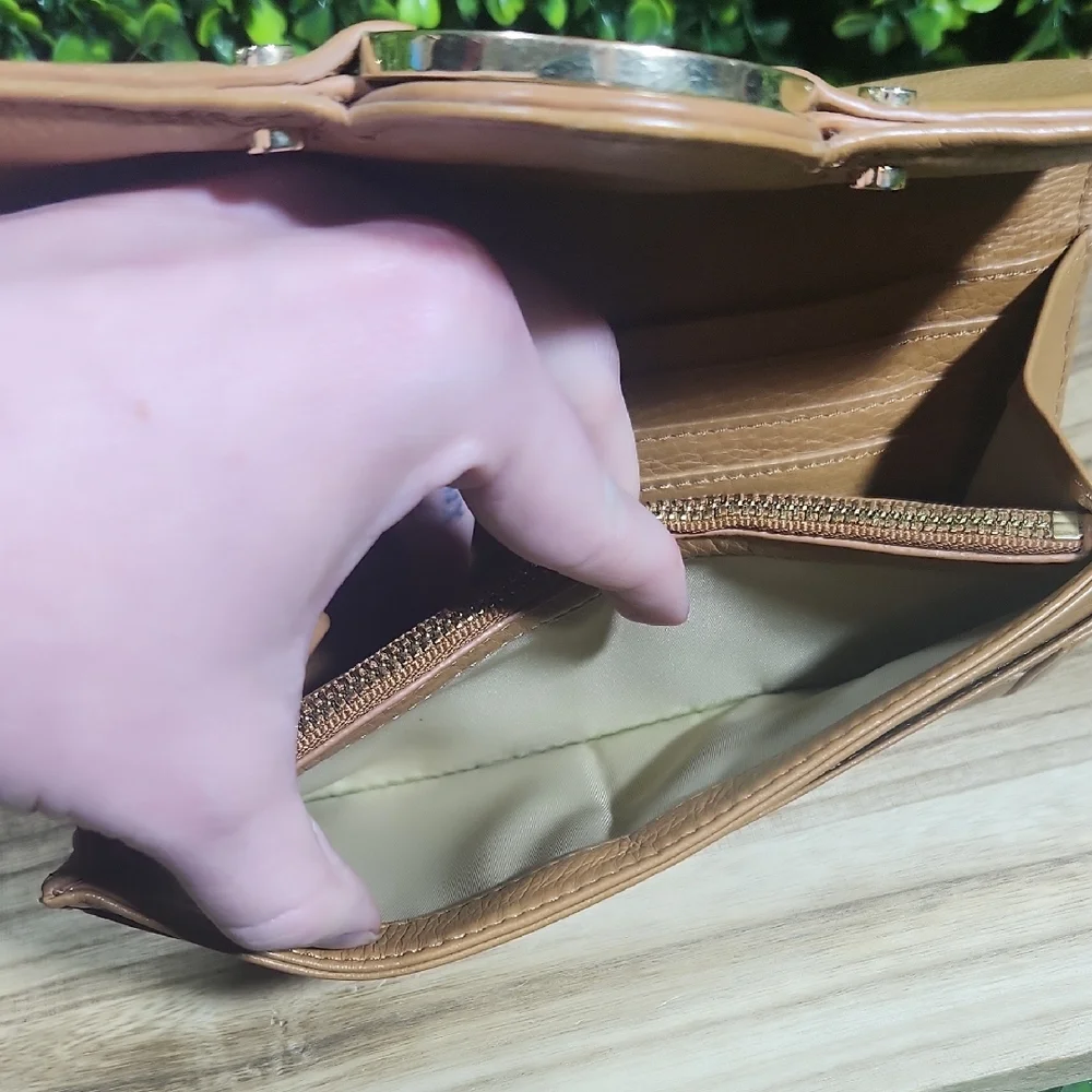 Tory Burch Tan Continental Wallet With Snap Closure - Picture 6 of 17